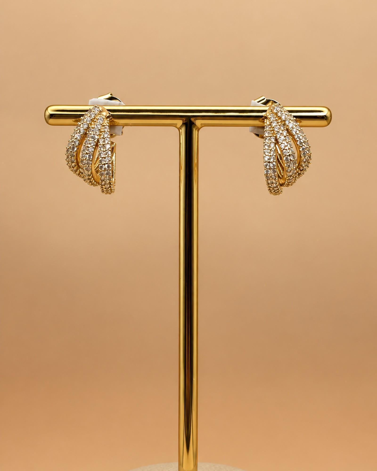 Brinco Argola 3 Fios Cravejada Orgânica Banhado a Ouro 18k