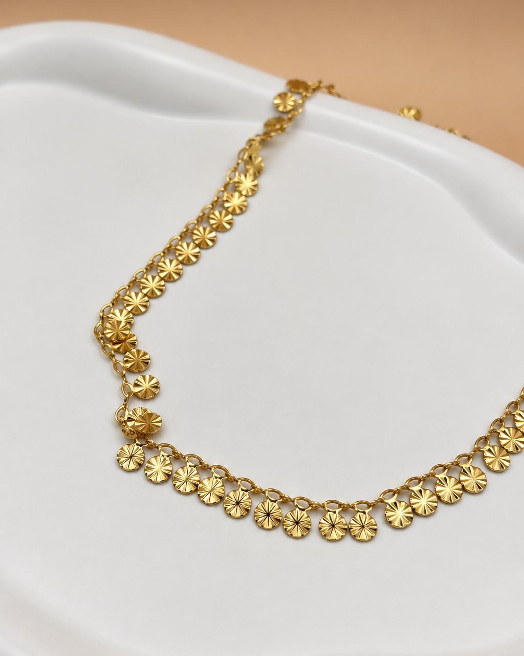 Colar Choker Medalhas Amassadas Banhado a Ouro 18k